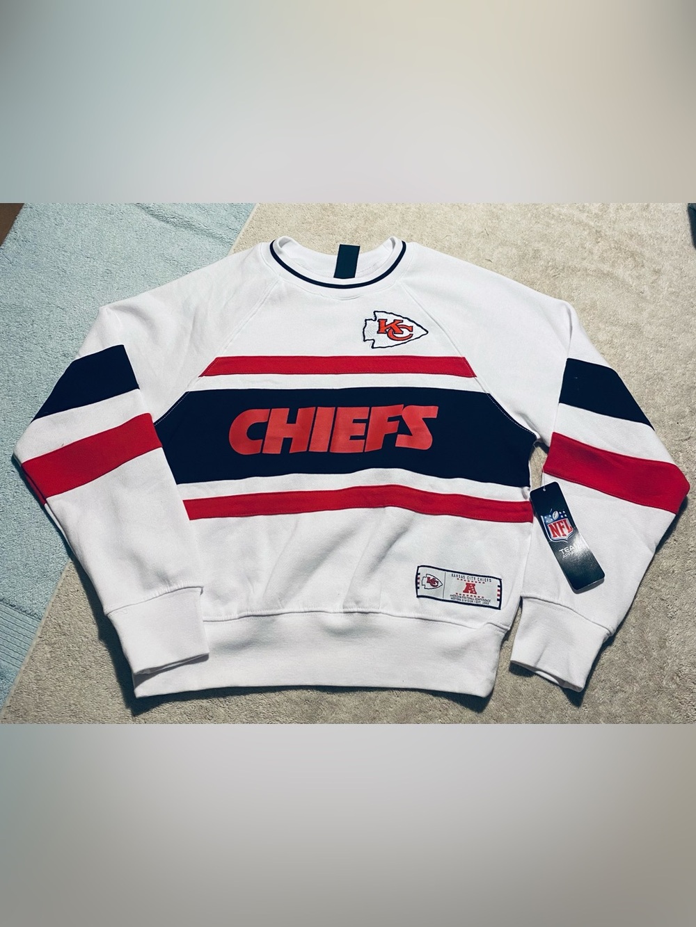 New NFL Team Apparel Kansas City Chiefs Football youth boys medium sweatshirt